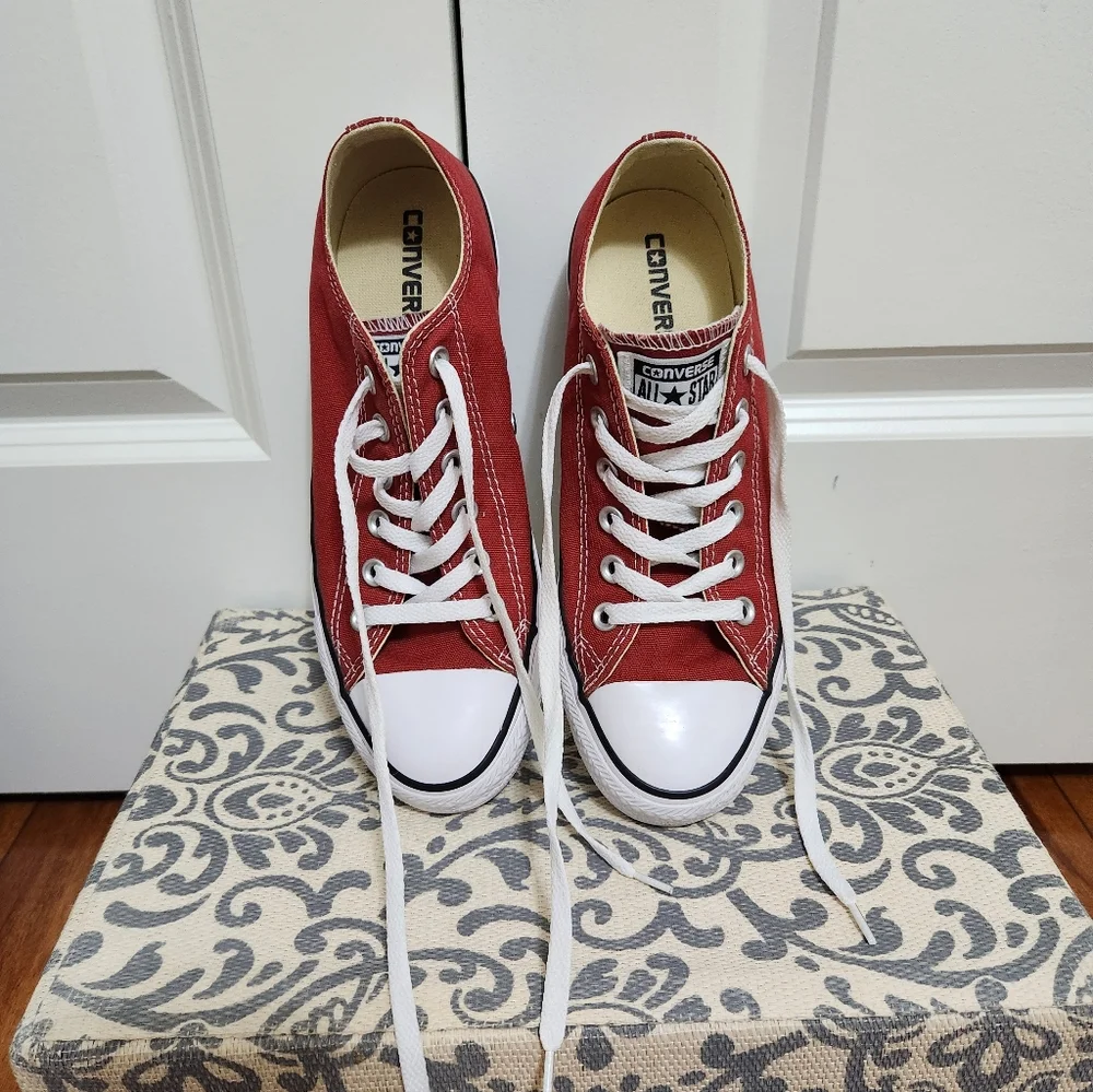 Converse Red Low Rise Sneakers in CHERRY RED size 8M - Picture 3 of 6